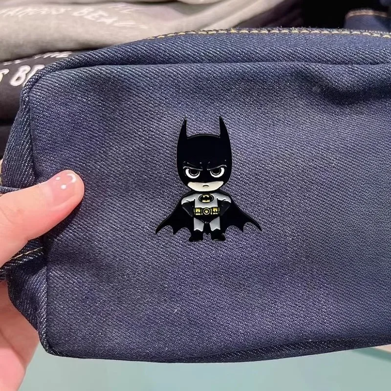 Nieuwe Beast Kingdom Batman Persoonlijkheid Cartoon Leuke Q Edition Metalen Badge Broche Accessoires Student Schooltas Decoratie Geschenken