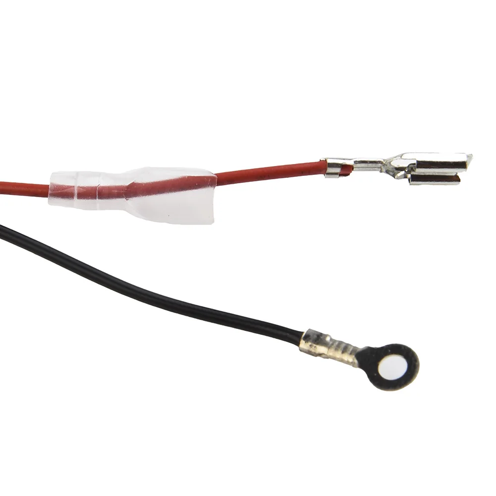 

Беспроводное аудиосоединение Используйте этот 12-контактный кабель AUX для подключения смартфонов для различных стереофонов моделей Benz