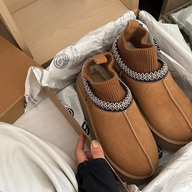 

Winter 2025 New U Luxury Ethnic Wind Socks Cover Leather Thick Bottom Heightening Velvet Outer Wear Snow Boots Women