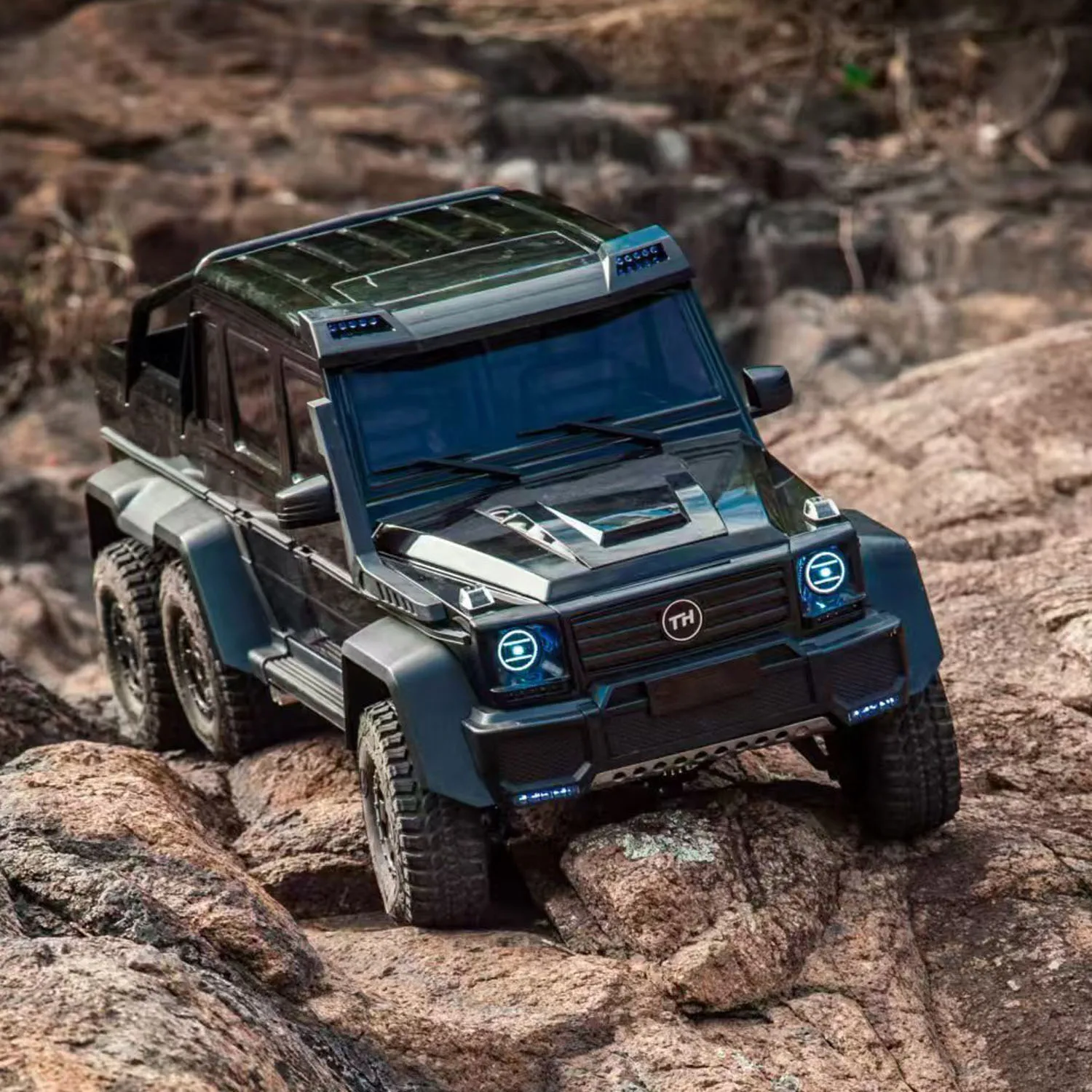RC Off Road Car 1/8 TRACTION HOBBY KM6 6WD Radio Controlled Vehicle RC Electric Model Cars 2Speeed Axel Locks 775 Brushed Motor