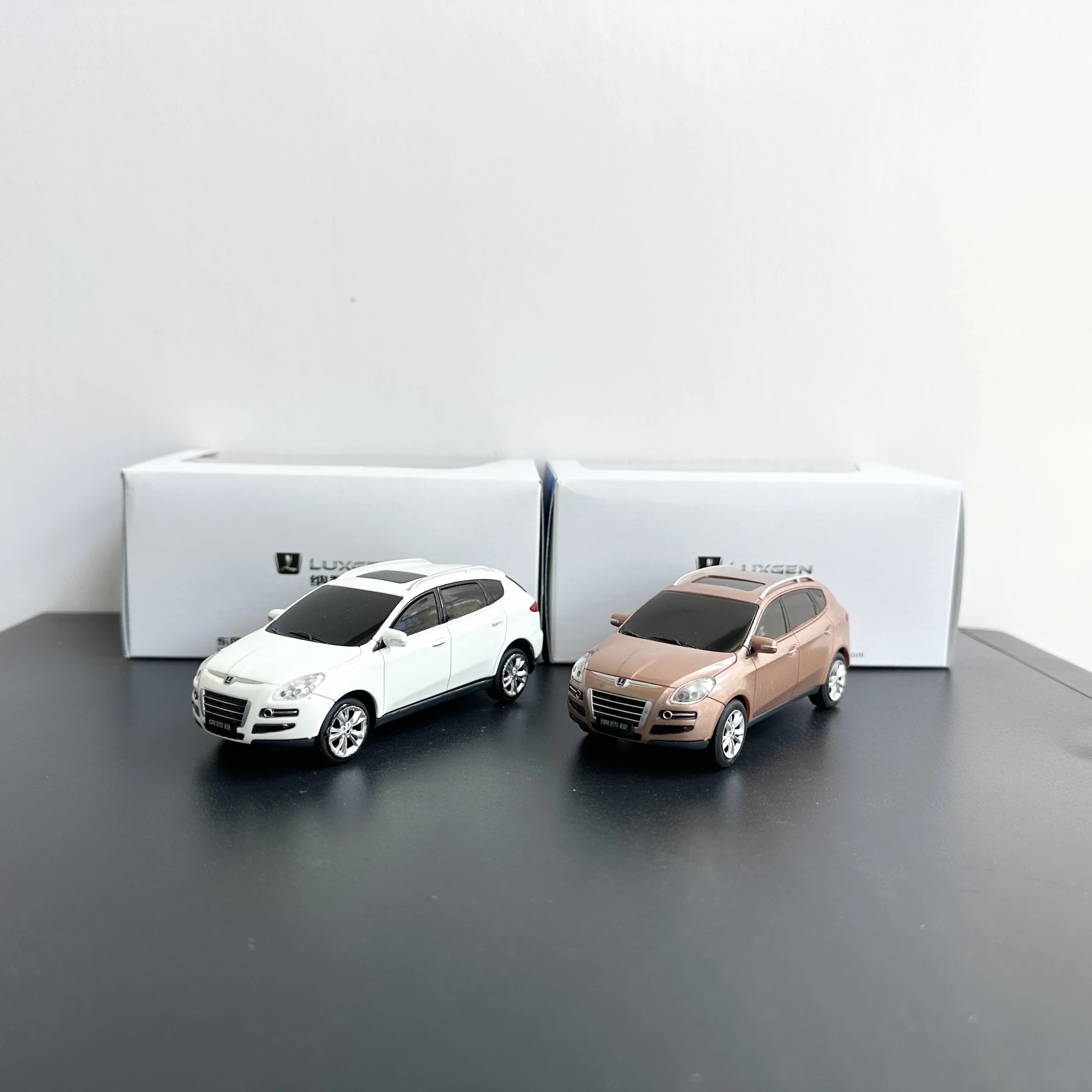 

1:43 Original Factory, Luxgen, Big 7 Plastic Car Model, White, Non-alloy Simulation Car Model