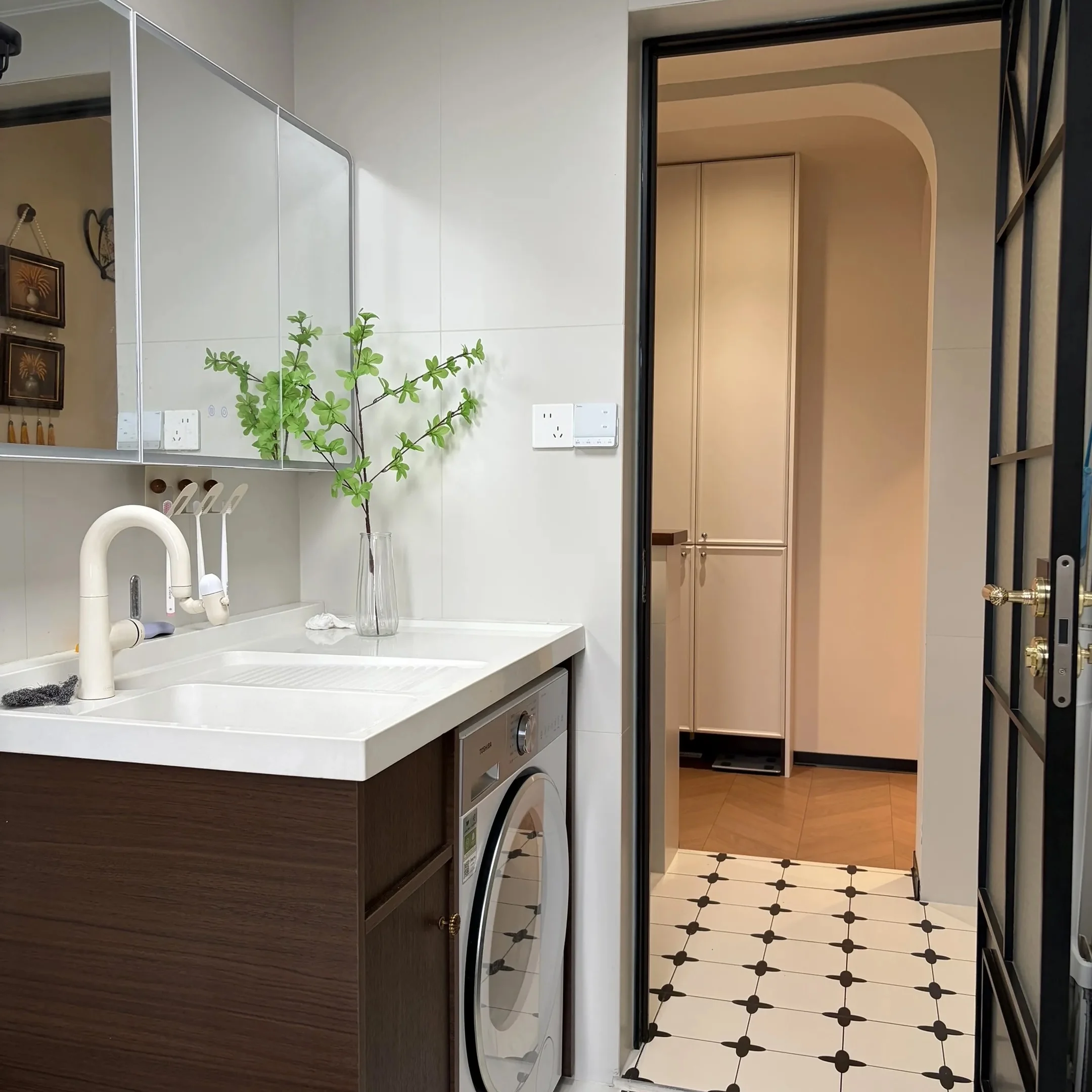 Modern Floating Bathroom Vanity Set, Minimalist Utility Cabinet, Custom-made TV Cabinets and Sideboards for the Whole House