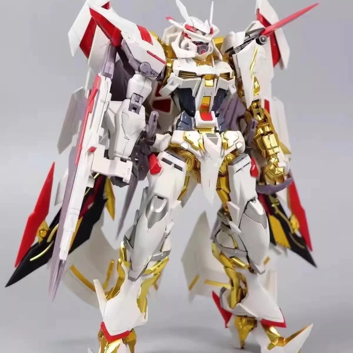 In Magazzino MG 1/100 Daban 8826 Astray Gold Frame Kit Modello di Montaggio Anime Action Figure Mbf-P01 Robot Modello di Plastica Regali Giocattoli