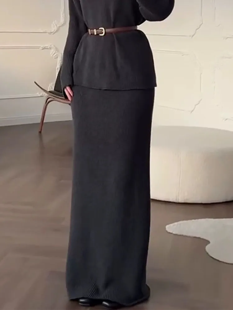 طقم كلاسيكي بلون سادة برقبة على شكل حرف V للسيدات بقصة ضيقة قريبة من الأرداف وتنورة طويلة + طقم سترة لطيفة