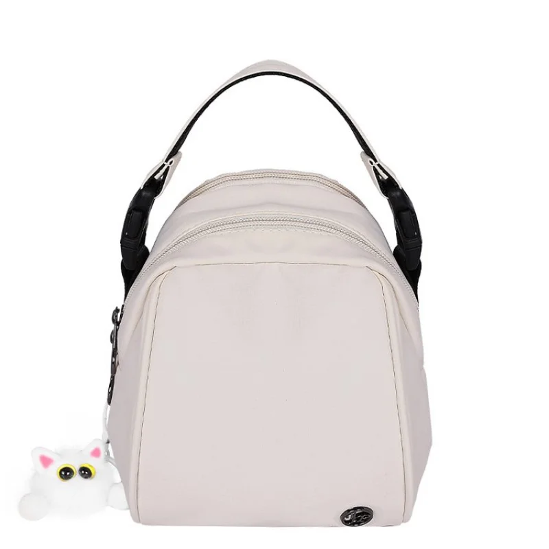 Bolso de hombro elegante para mujer con detalles de asa de bambú y cuerpo de cuero para un aspecto y atractivo de moda único e atemporal