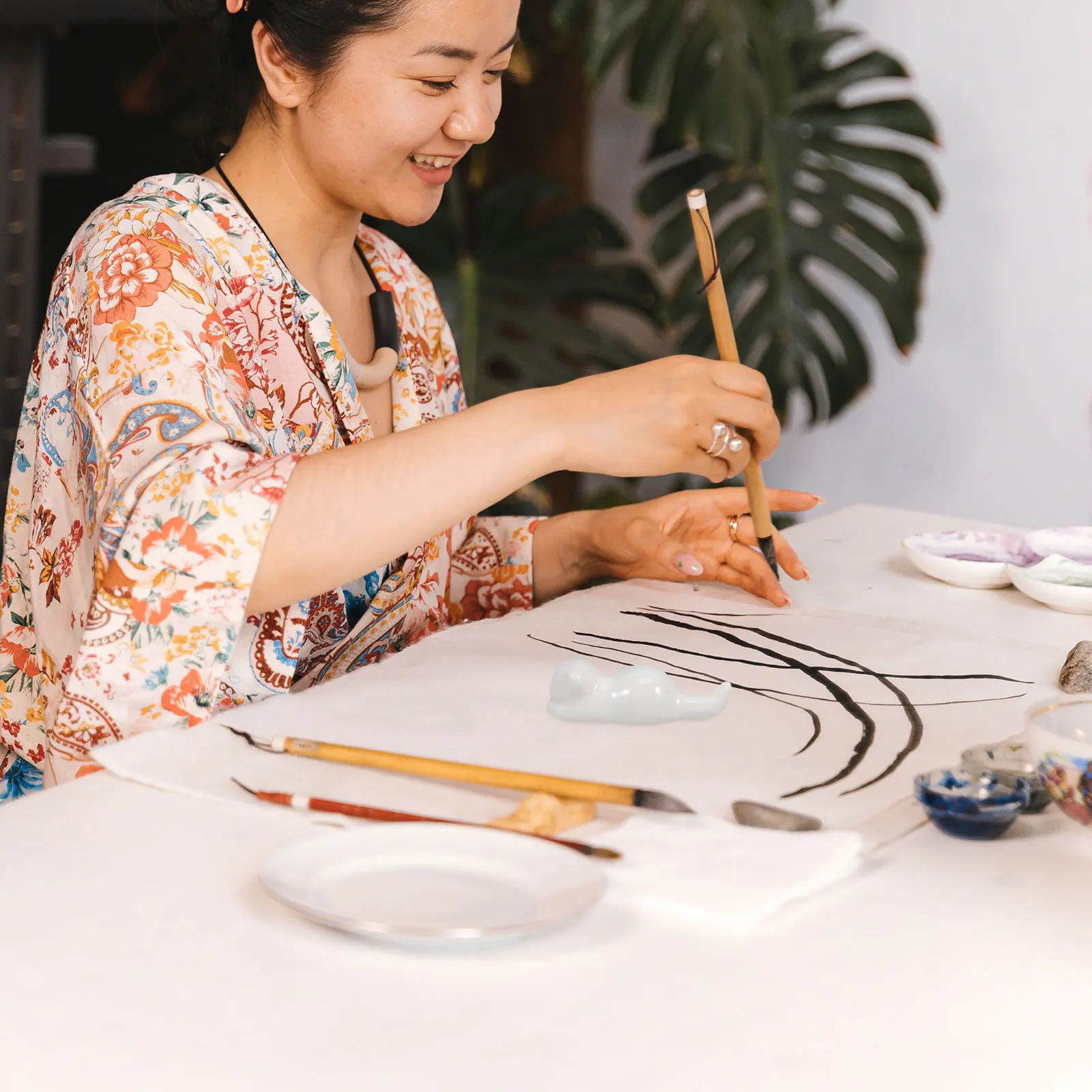 

6Pcs Ceramic Cat Shaped Brush Holder Cute Porcelain Calligraphy Pen Rest Stand for Watercolor Painting Sumi Brushes