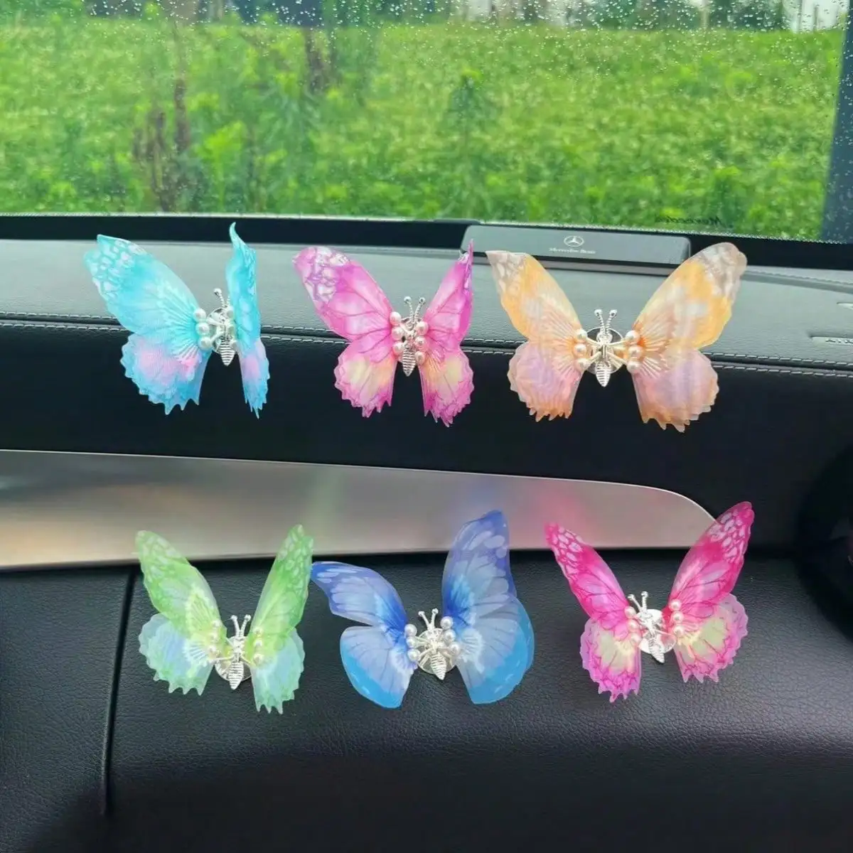 3pcs  of butterfly car ornaments that move, creative car ornaments for air outlet decoration