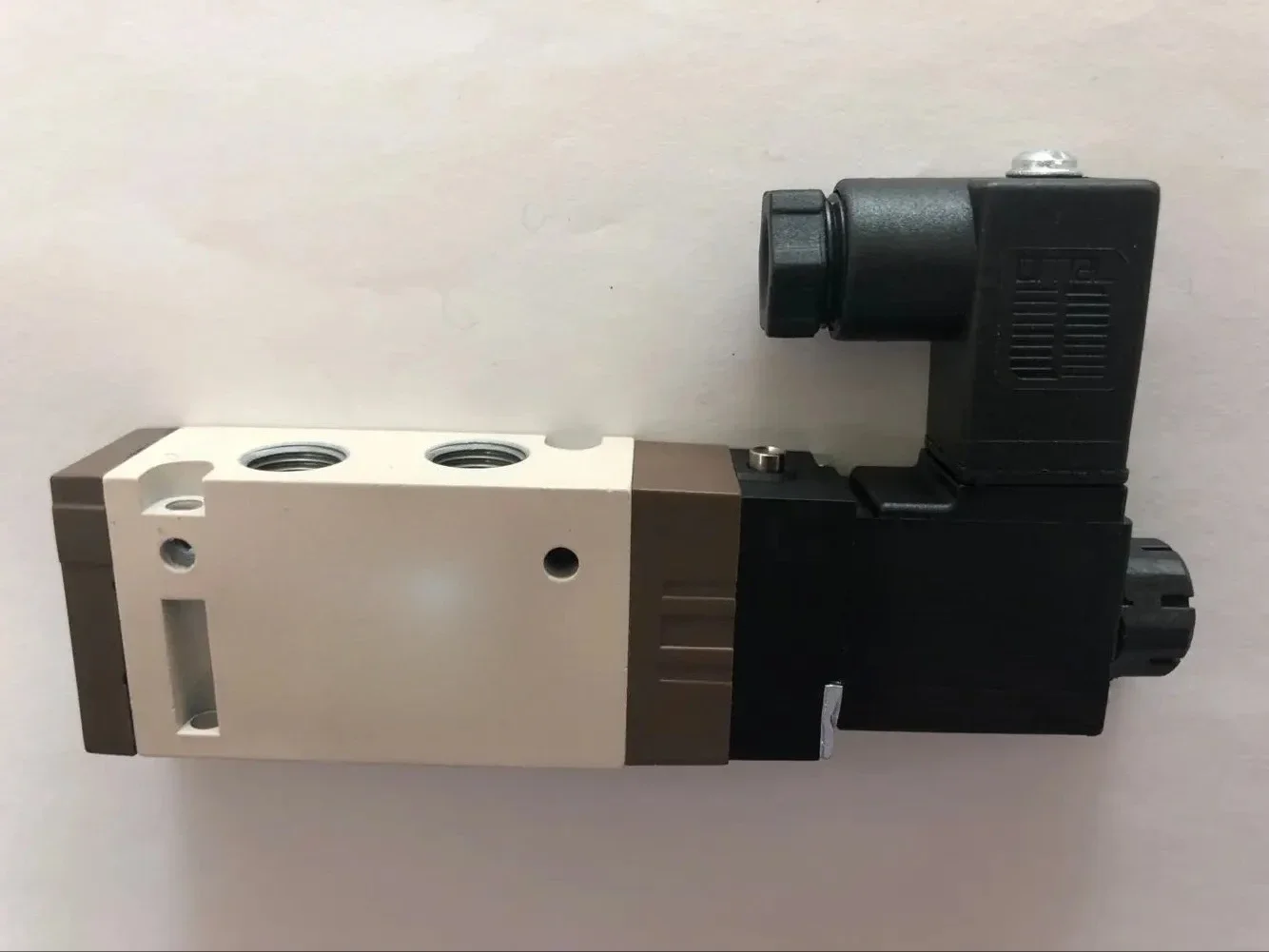 

South Korea solenoid valve SF2101-IP new authentic SCD1-D4 coil DC24V AC220V SC311B-B-P-L-D4