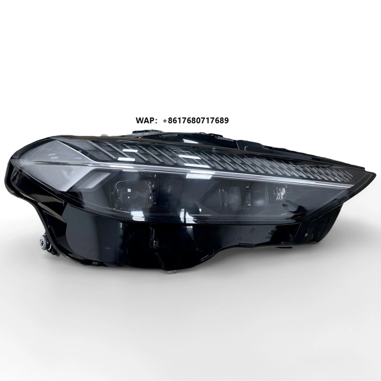 

Suitable for 2025 A5L Headlights LED High-end Digital matrix Headlight Assembly Original New High-end