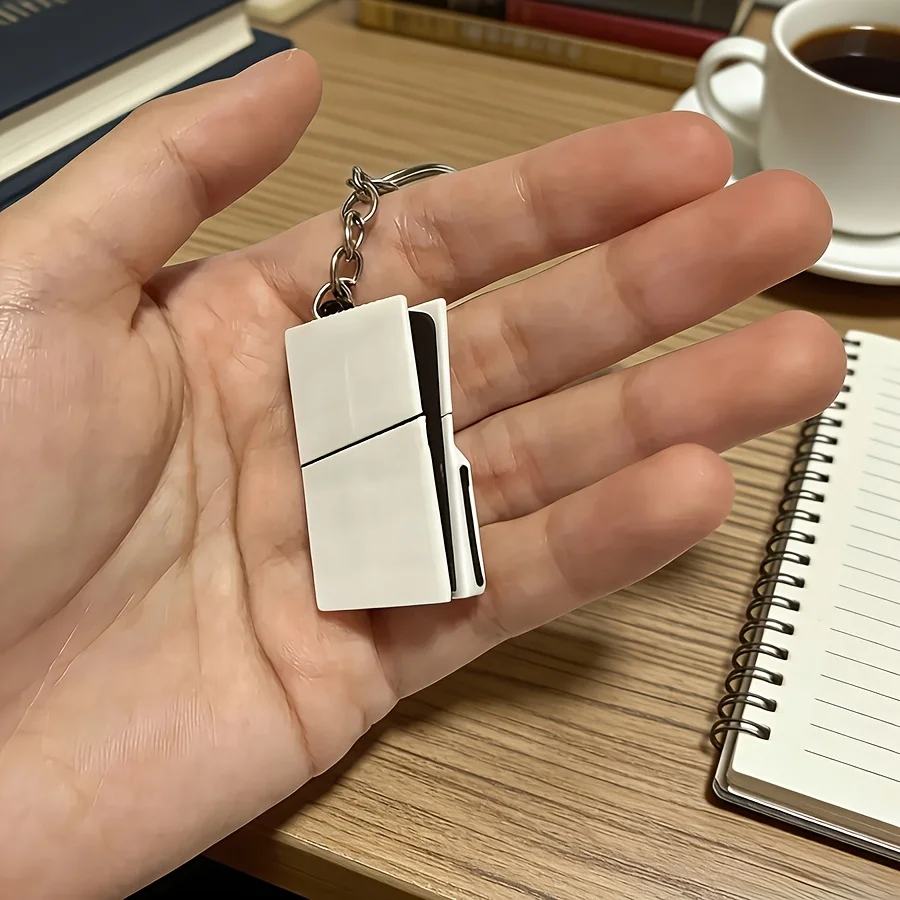 Classic Game Console Replica Keychain, Trendy Personalized Bag Charm, Car Key Pendant, Collectible Trinket for E-Sports Gamers, Suitable for Gifting to Friends Who Love Games and Technology, the Perfect Gift, Unique Choice