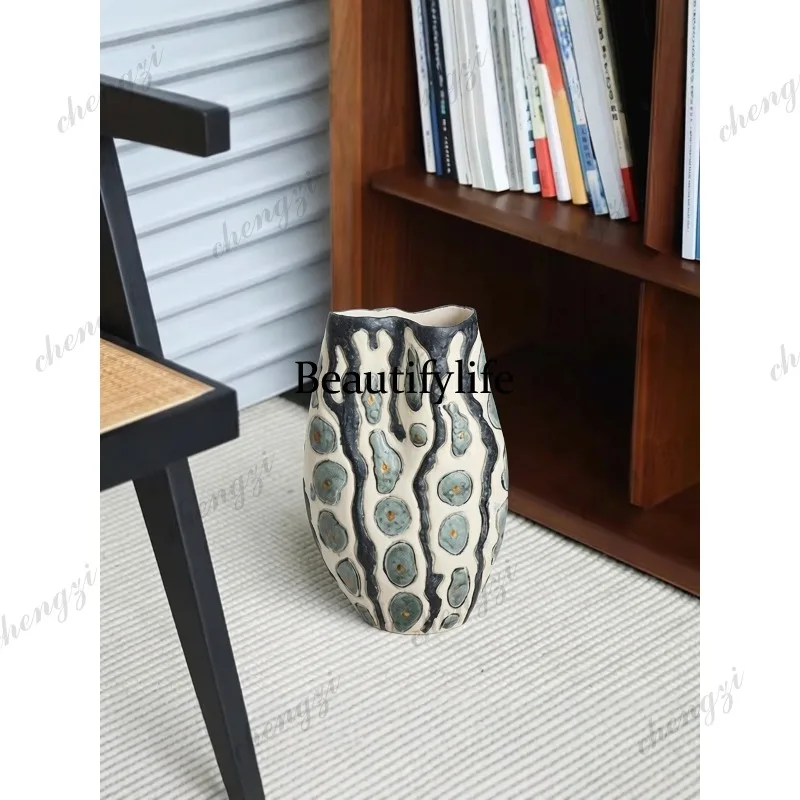 Handmade ceramic art vase Medieval French style wind guest restaurant B & B model room desktop, dried flower utensils