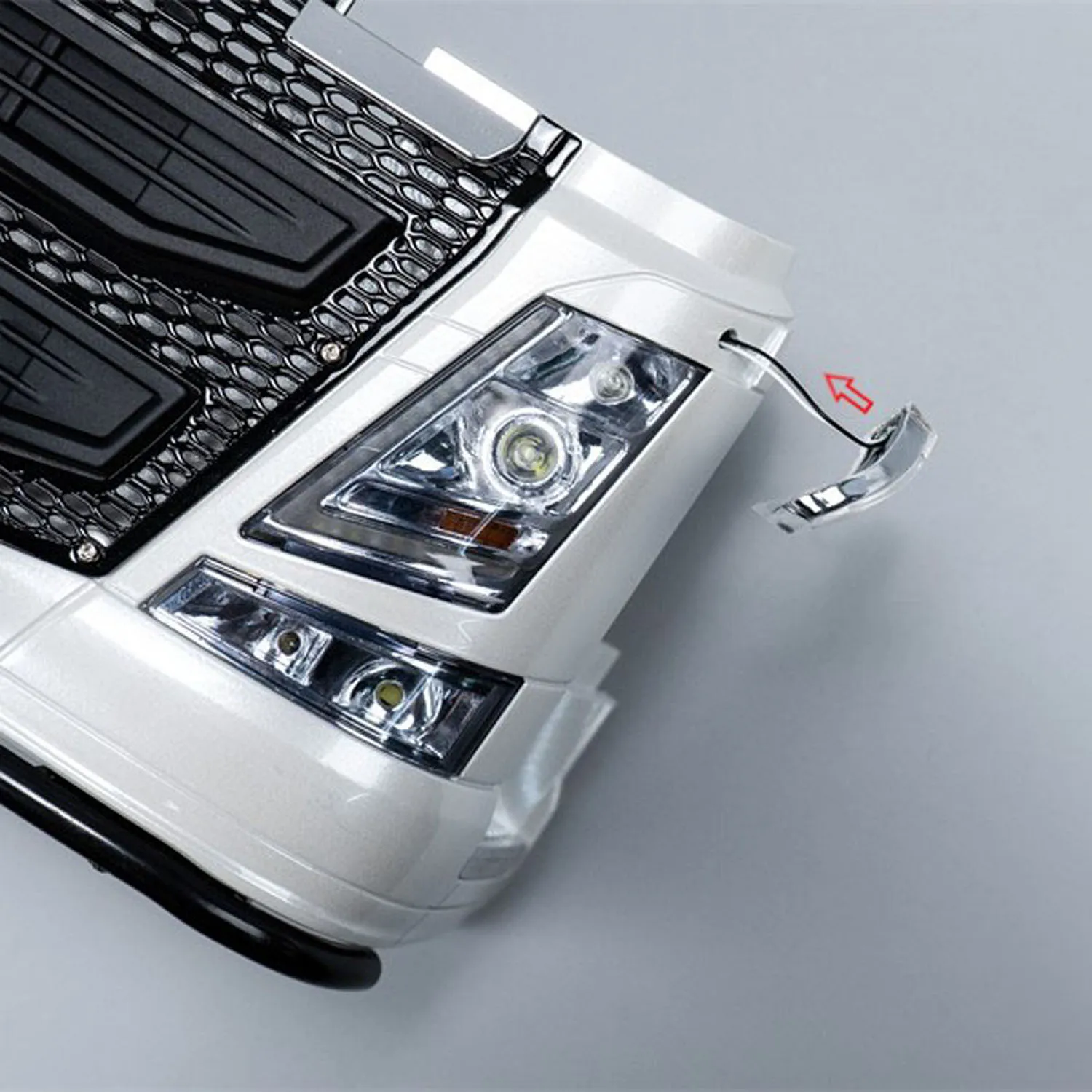 

Plastic Bumper Side Turn Signal Lamp for 1/14 DIY Tamiya Radio Control Tractor Truck FH16 56375 56360 56362 RC Lorry Car