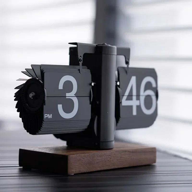 

Creative Flip Clock Retro Wood Table Watch Desk Clock Mechanical Desktop Clocks Living Room Bedroom Decoration Birthday Present