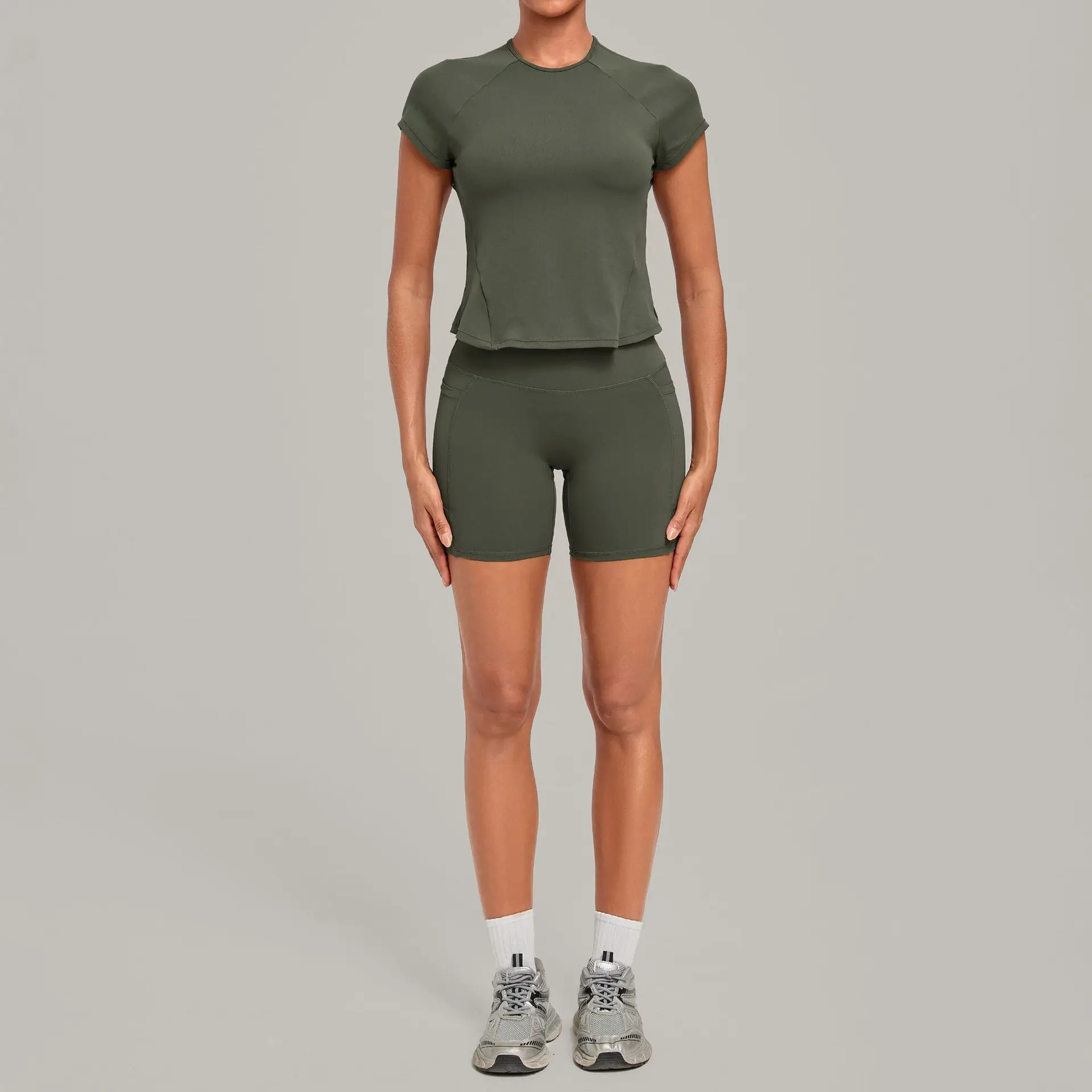 Women Yoga Set No Chest Pad Crew Neck Short-sleeve T-shirt Top+Shorts with Side Pockets Gym Workout Outdoor Running Yoga Outfit