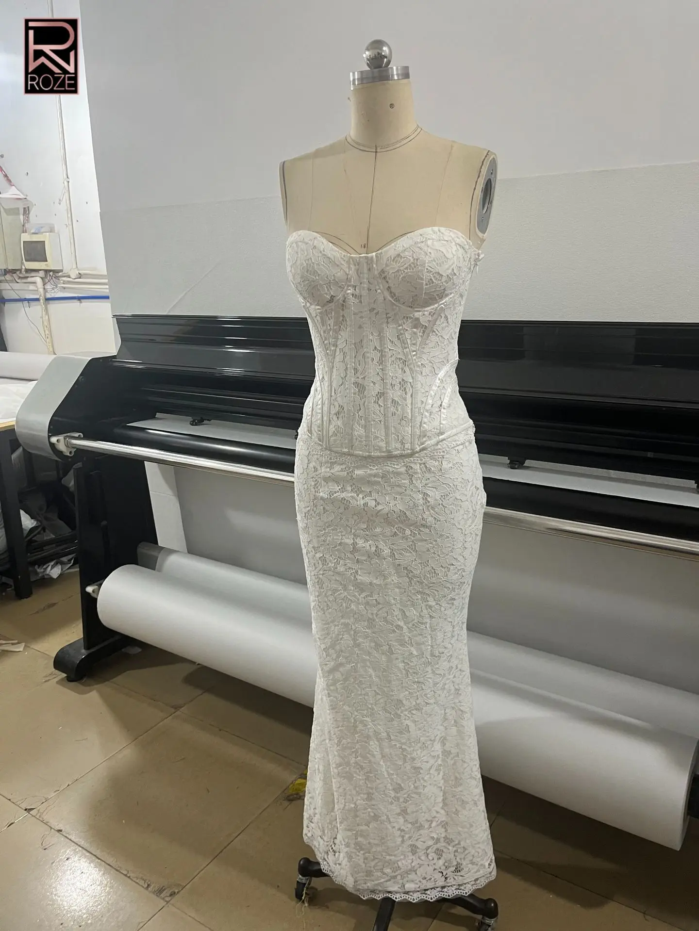 

ROZE 2026 Трендовое вечернее платье с белым кружевным корсетом — платье русалки без бретелек для свадебных гостей, свадебных и торжественных случаев