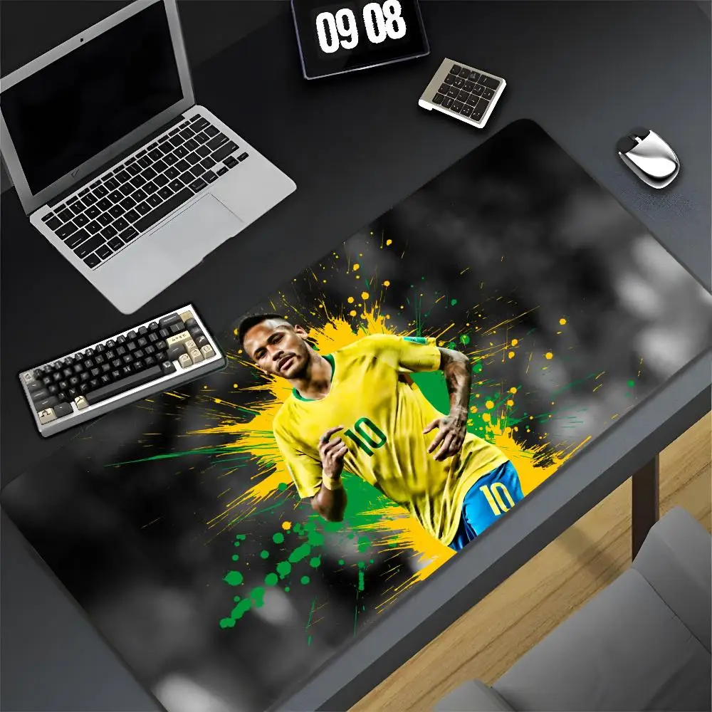 ฟุตบอล N-Neymars Mouse Pad XXL Gamer GAMING PC คอมพิวเตอร์ Otaku ล็อคขอบ DIY ภาพที่กําหนดเองแล็ปท็อปโน้ตบุ๊คโต๊ะ Ma