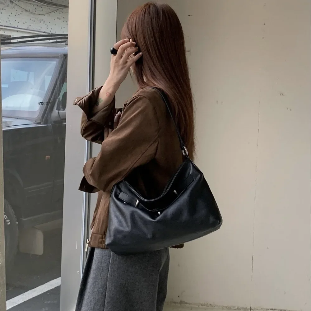 

New Large-capacity Versatile Tote Bag, Personalized Fashion and Leisure Shoulder Underarm Bag, High-end Commuter Messenger Bag