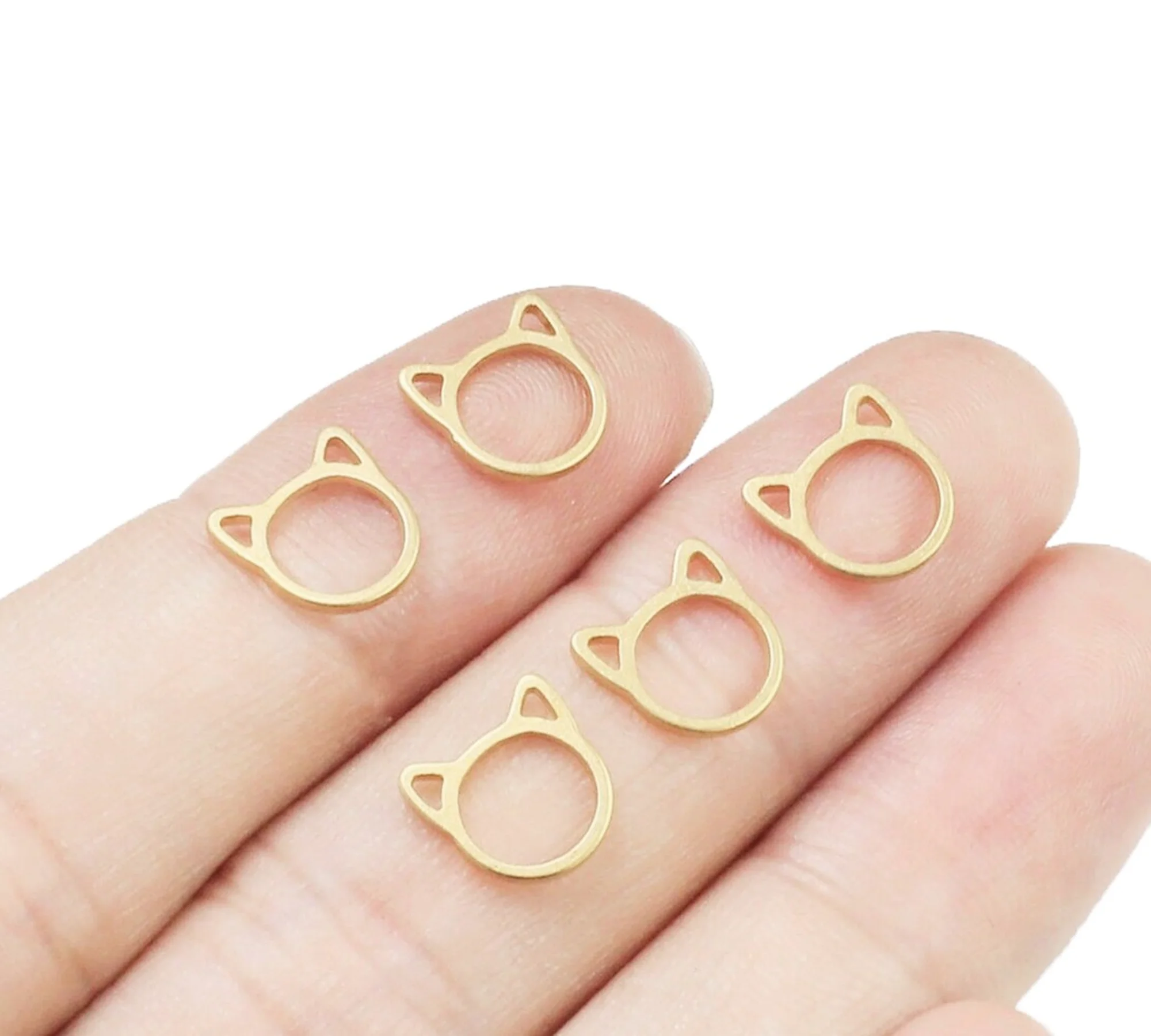 

30 шт. латунный шарм в виде кошки, мини-подвеска в виде животного, орнамент «сделай сам», фурнитура для сережек из необработанной латуни, 9x1 мм, принадлежности для ювелирных изделий -R1201