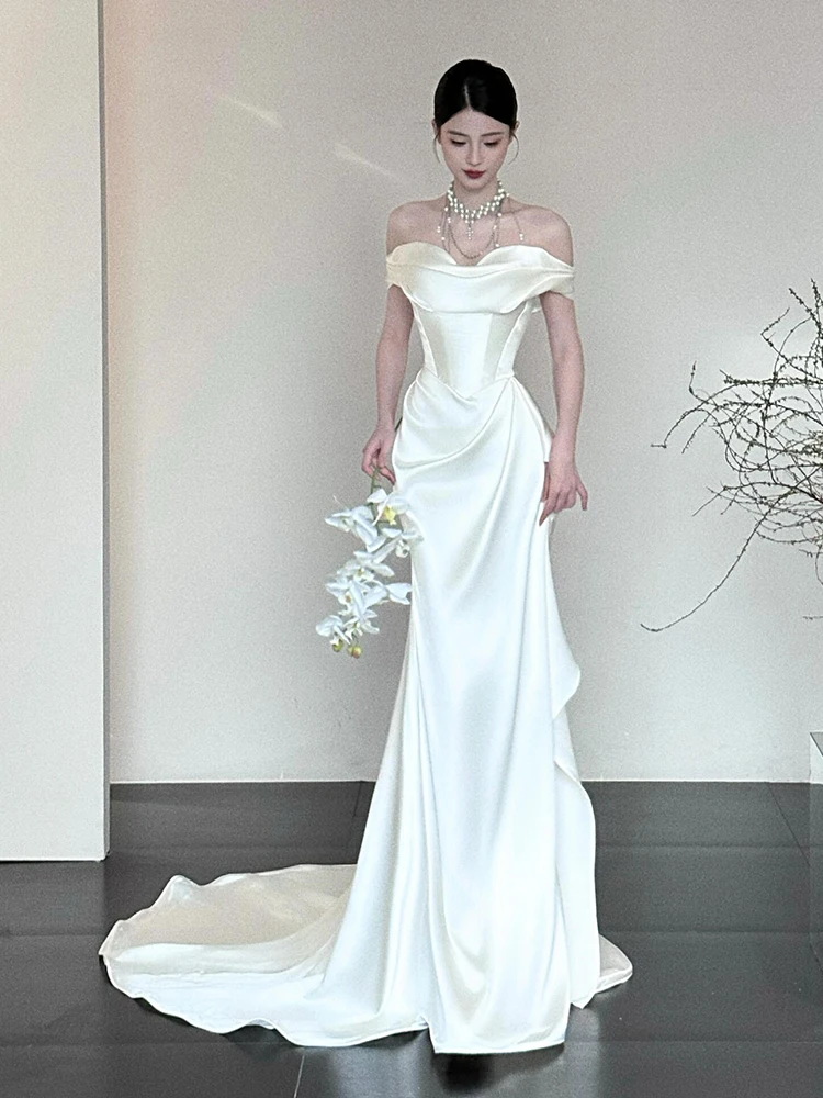 

Легкое атласное свадебное платье на одно плечо, простого кроя, для помолвки и свадьбы, с небольшим шлейфом для встречи гостей