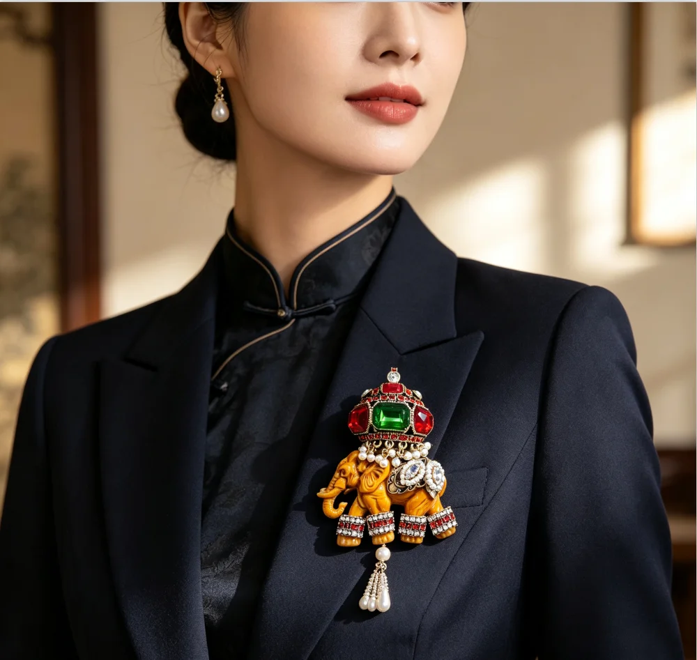 2026 NewRetro Elephant Brooch Female Personality Temperament Crown Corsage Light Luxury High-end Design High-end Pin Accessories