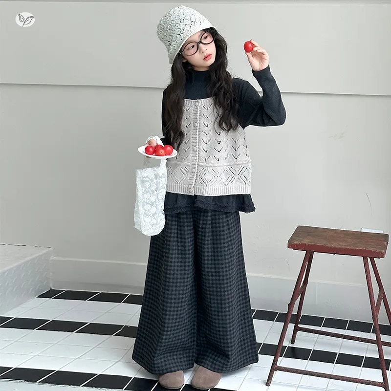 

2025 New Girls' Autumn Knitted Vest Checkered Pants Three Piece Set with Spring and Autumn Lace Base Shirt
