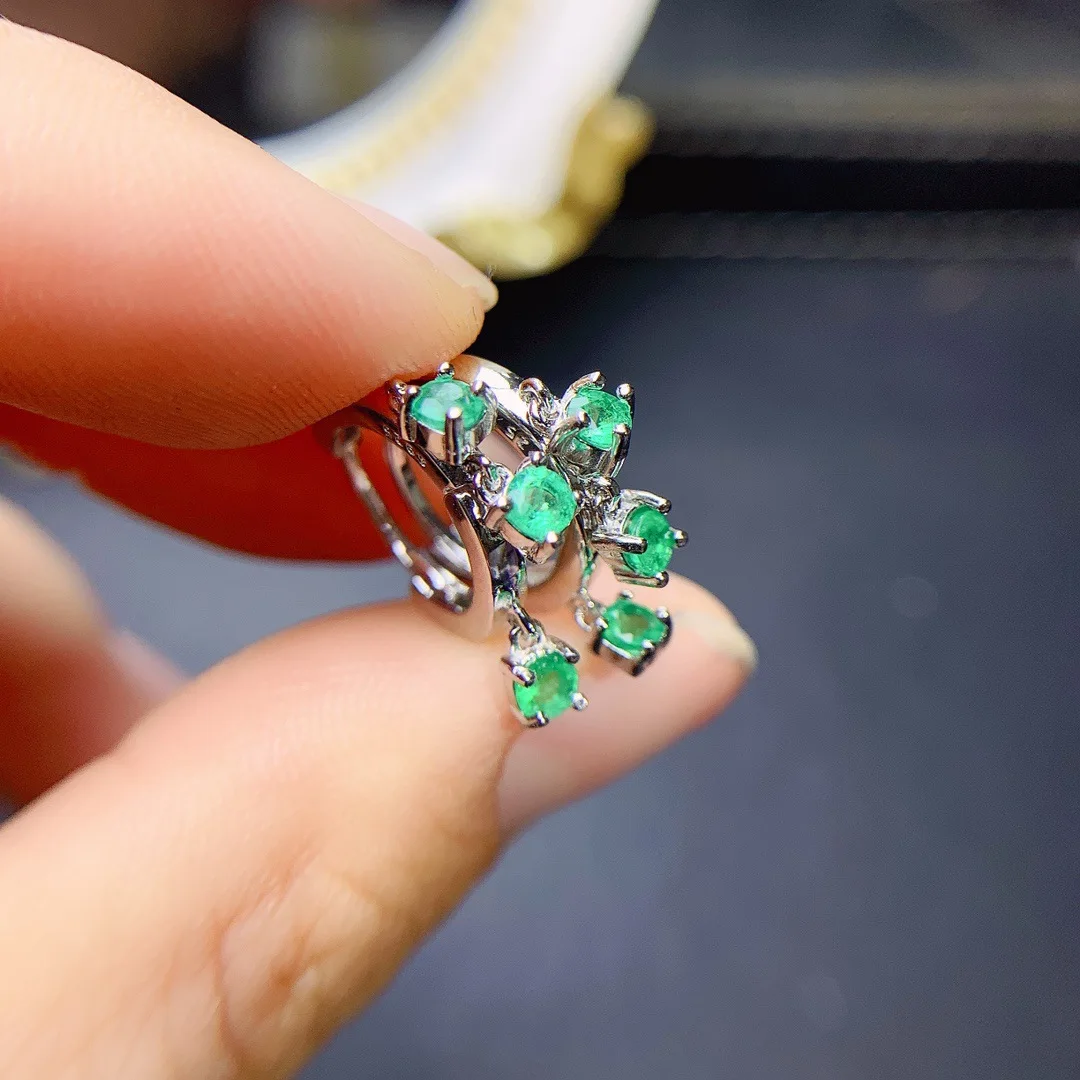 

Серьги из натурального изумруда, изготовленные из серебра S925 пробы, потрясающее дизайнерское изделие для изысканной модной коллекции украшений.