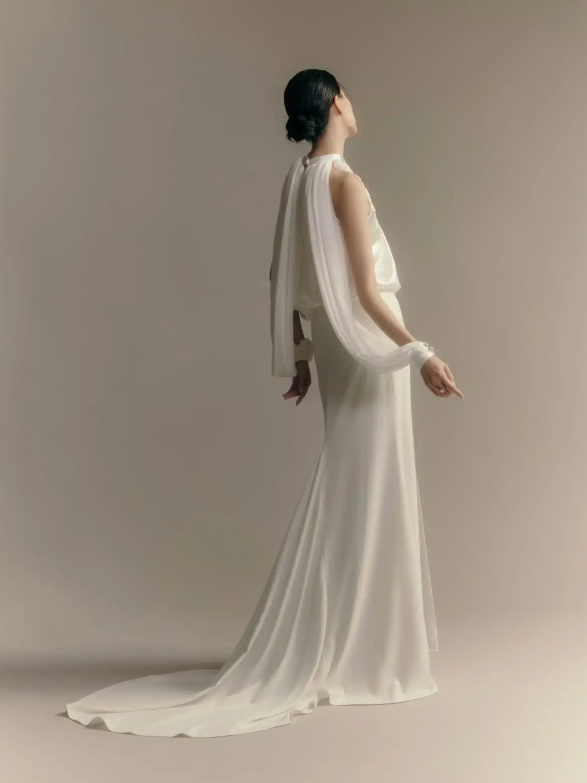 White Halter Wedding Dresses Satin Draped Bodice Beaded Collar Elegant Paty Dresses Bridal Gown Ivory Mermaid Evening Dresses