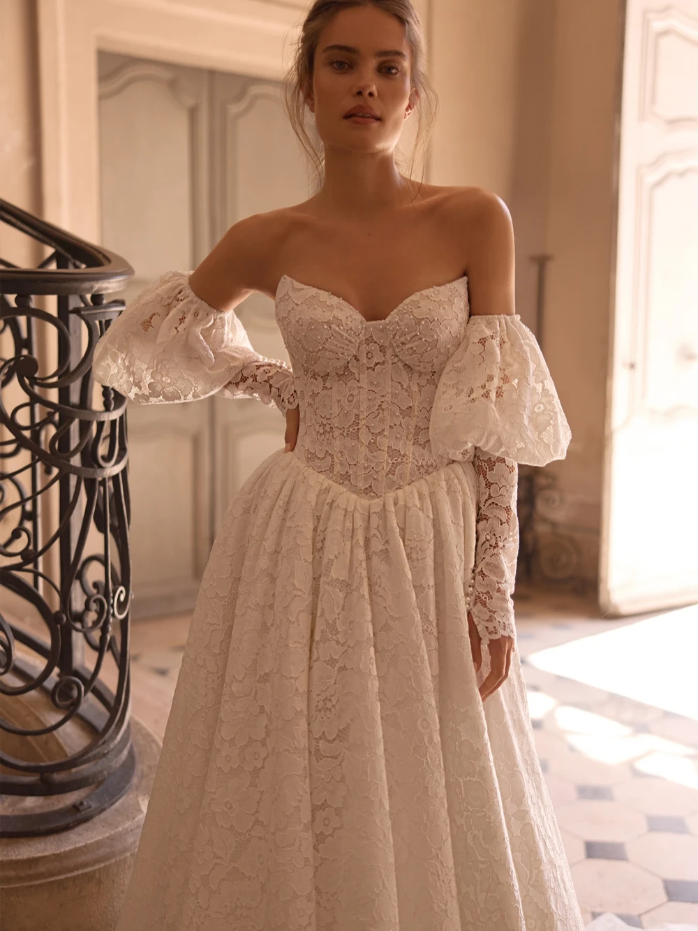 Nieuwe collectie A-lijn kant lange trouwjurk afneembare mouw glanzende parels bruidsjurk op maat gemaakte rugloze jurken voor de bruid