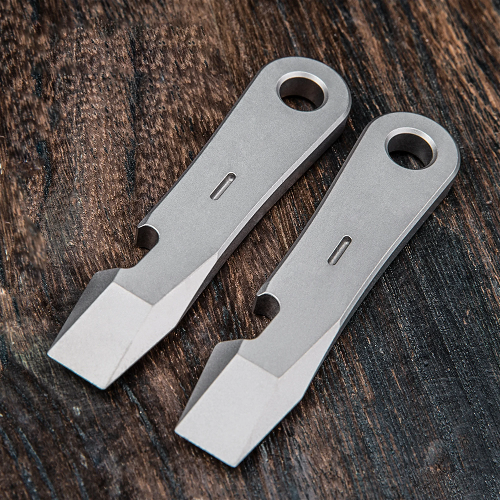 

Titanium alloy Mini Prybar Multifunctional Tool Driver Bottle Opener EDC Outdoor Keychain Gadget