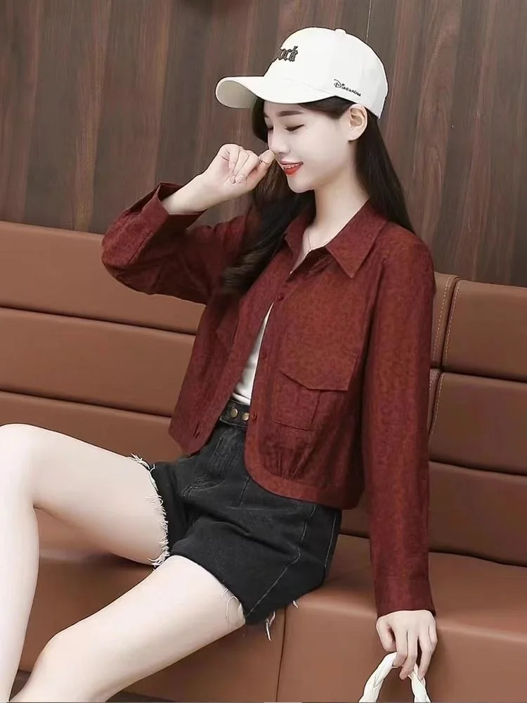 

Новинка 2025: Женская тонкая верхняя одежда для ранней осени, маленький размер, стройнящее пальто с леопардовым принтом, скрывающее недостатки фигуры, с омолаживающим эффектом