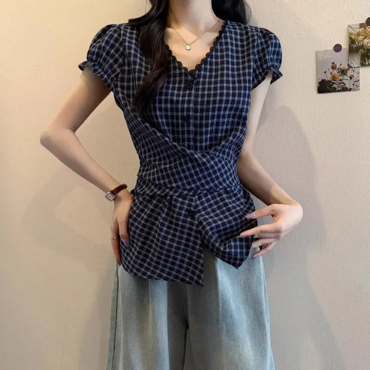 

2025 Summer New Lace Short Sleeve Shirt Women's Bow Tie Bubble Sleeve Shirt Waist Lace Top
