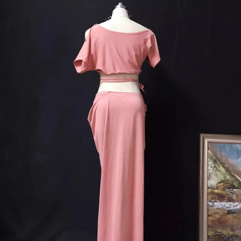 Costumi di danza del ventre personalizzati Abiti di danza orientale 2025 Nuovi pezzi di fiori fatti a mano Abito da pratica Abito da spettacolo di squadra