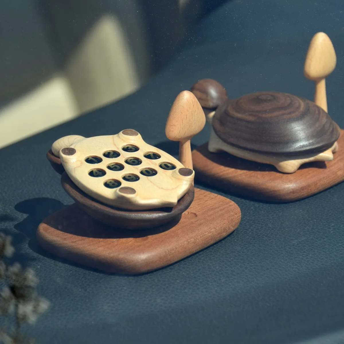 Slow turtle number plate car ornament creative moving car plate can hide the number real wooden turtle