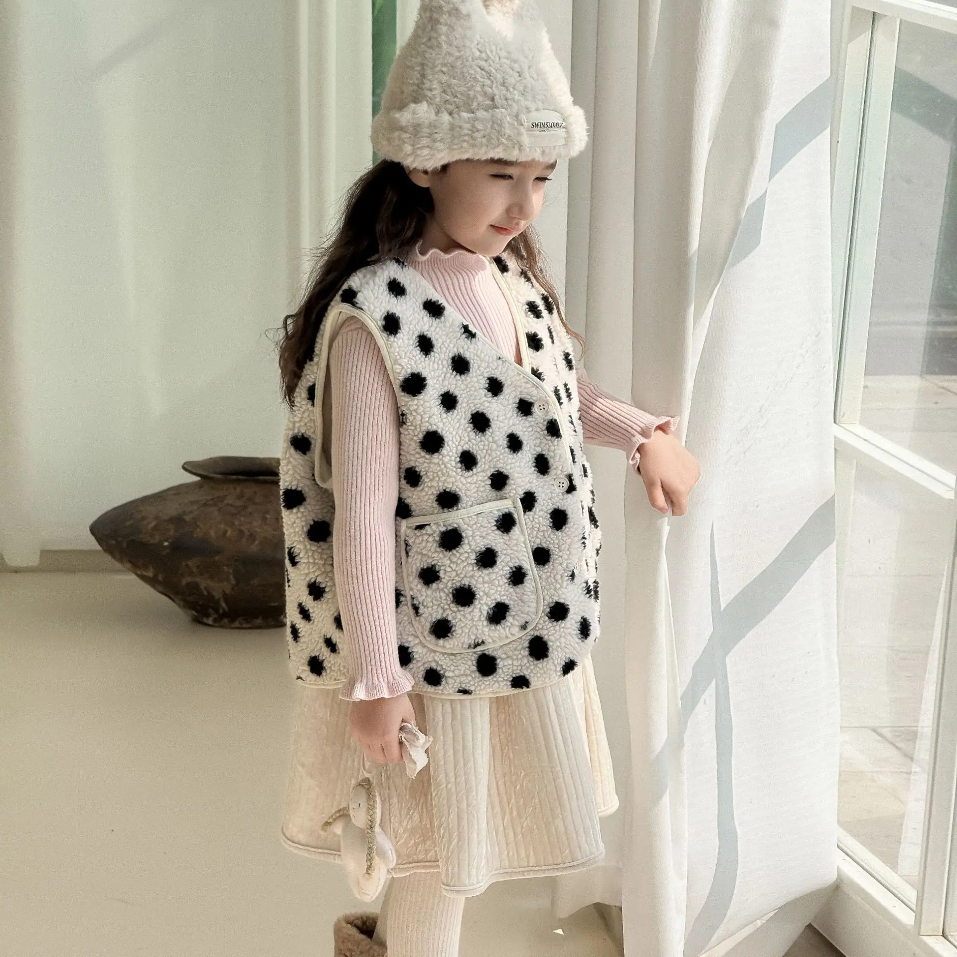 Girls Vests 2024 Winter New Childrens Clothes Girls Baby Foreign Style Cute Polka Dot Plush Vests Casual Simple Daily