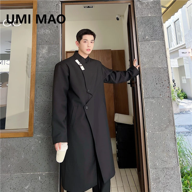 UMI MAO Dark Trench Coat 2023 Autumn New Fashion Design Asymmetric Opening Contrast Button Decorative Windbreaker Men Women