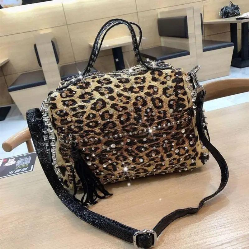 European And American Fashion Sexy Leopard Print Portable Women's Bag With Large Capacity Rivet Studded Diamond Shoulder Bag New you sexy thing the best of hot chocolate 2 cd