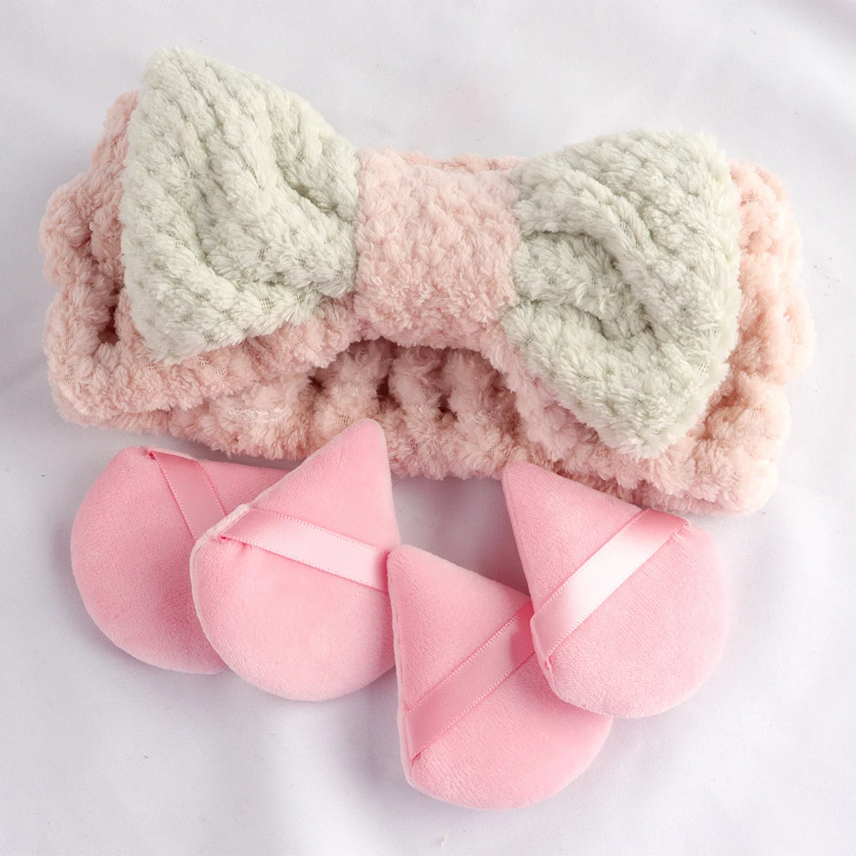 40-częściowy kompletny zestaw narzędzi do makijażu z kosmetyczną torbą podróżną - zawiera pędzle do makijażu, gąbki i gumki do włosów, niezbędne do makijażu przed i po