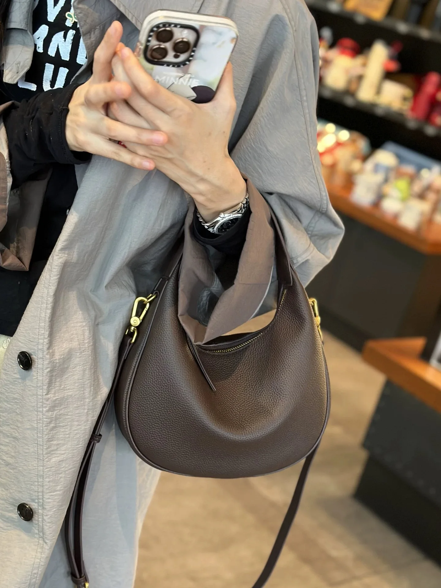 

Winter New Genuine Leather Dumpling Bag Women's Soft Leather Handheld Crossbody New Moon ape Bag Casual Simple Sle Handbag