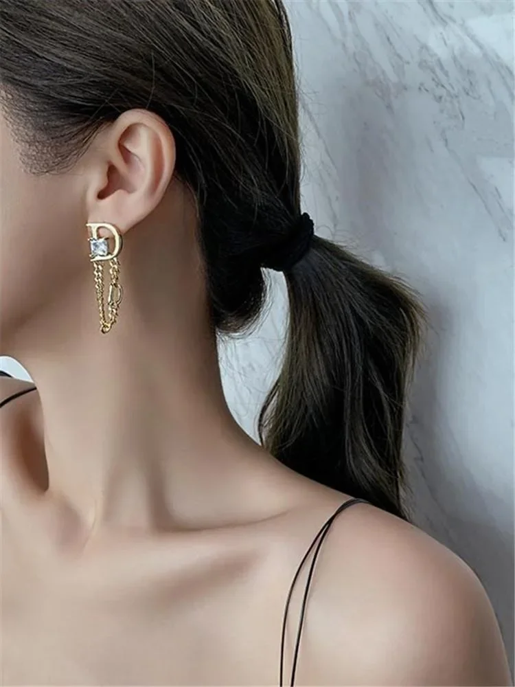 Fashion Brand Jewelry Elegant Letter D Earrings Vintage French Style Tassel Stud Earrings for Women Party Accessories Gifts