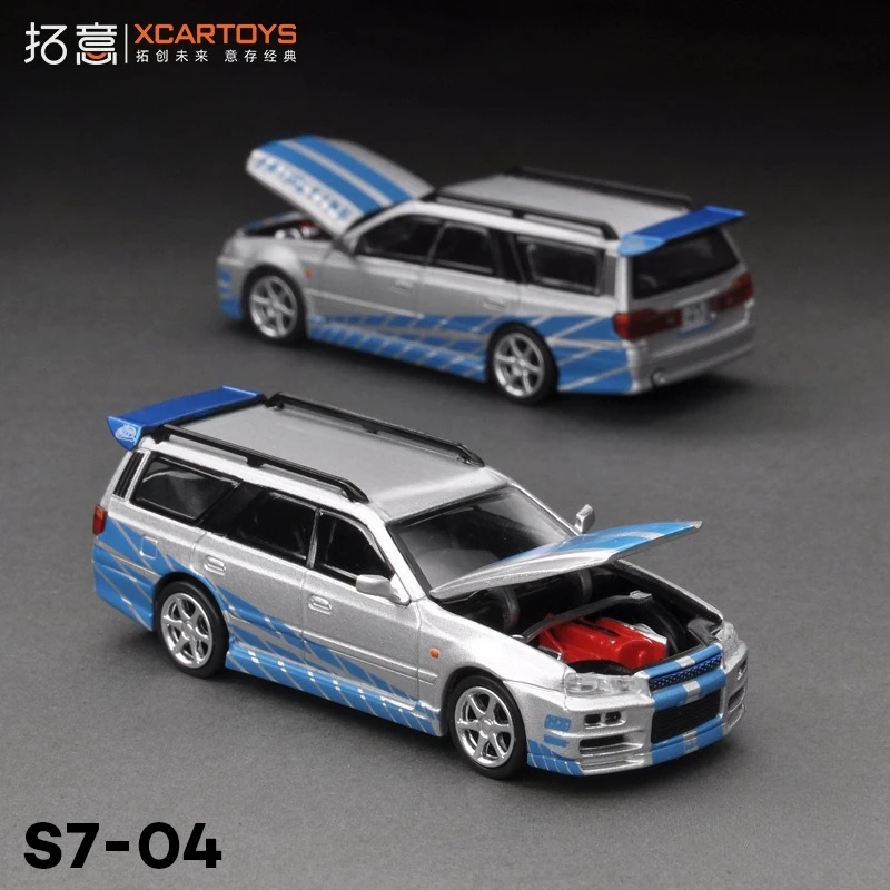 

XCARTOYS 1/64 R34-серебряный корпус с синей наклейкой, модель автомобиля, супер автомобили, литые под давлением игрушки из сплава, коллекция подарков для подростков и взрослых