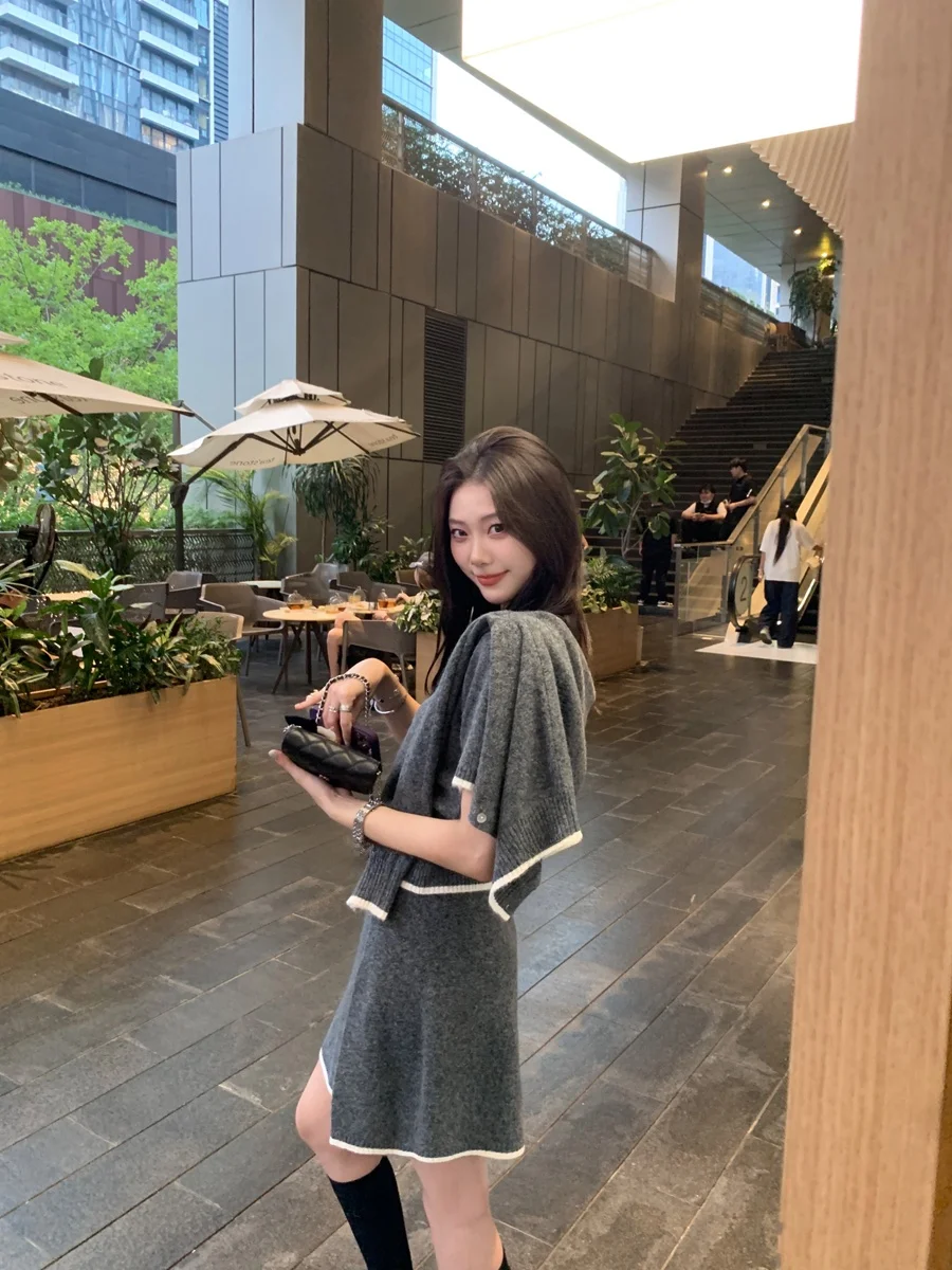 

Ladies' Knitted Woolen Sweater Cardigan Lazy Sle f-length Skirt Color-bloing ort-sve Round-ne Tee-piece Set