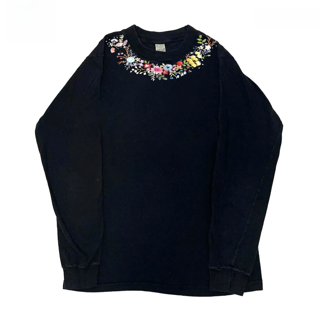 エレガントな長袖tシャツ、刺繍のシミュレーションフラワーデザイン入り、カップル向けカジュアルスタイル、2025年秋コレクション