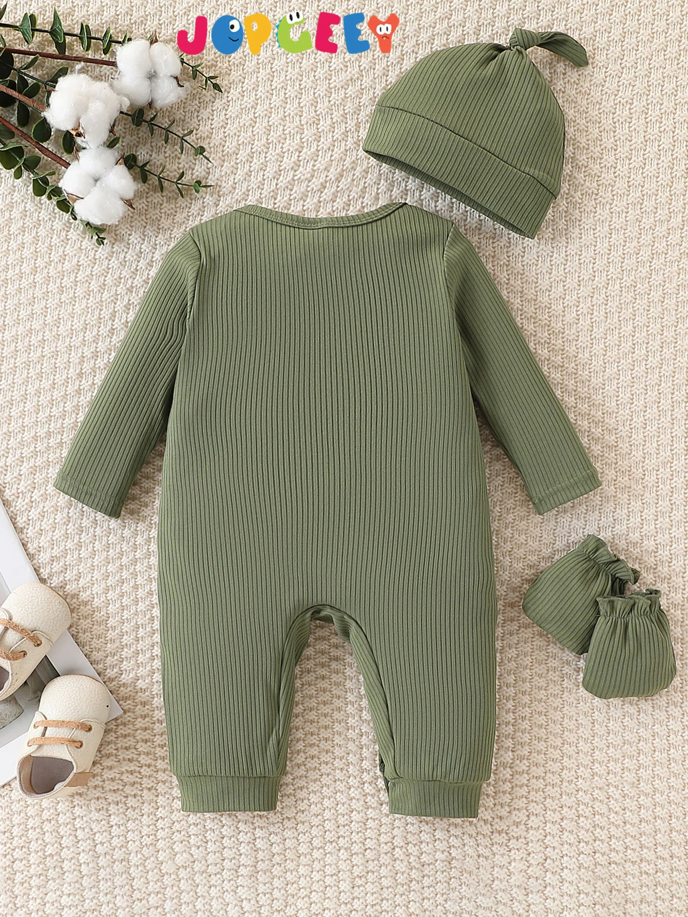 Modischer, süßer Overall mit Alphabet-Motiv, einfarbig, mit Rundhalsausschnitt und langen Ärmeln für Babys, Jungen, inklusive Mütze und Socken. – Detail 4