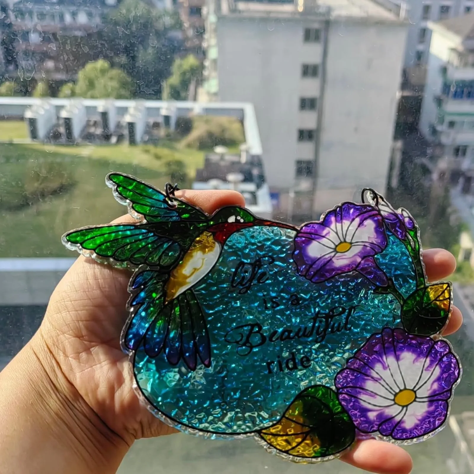 Kolibri-Sonnenfänger aus Buntglas – Fenster-Hängekunst für die Wanddekoration zu Hause, Vogelgeschenke für Oma, Mutter und Vogelliebhaber