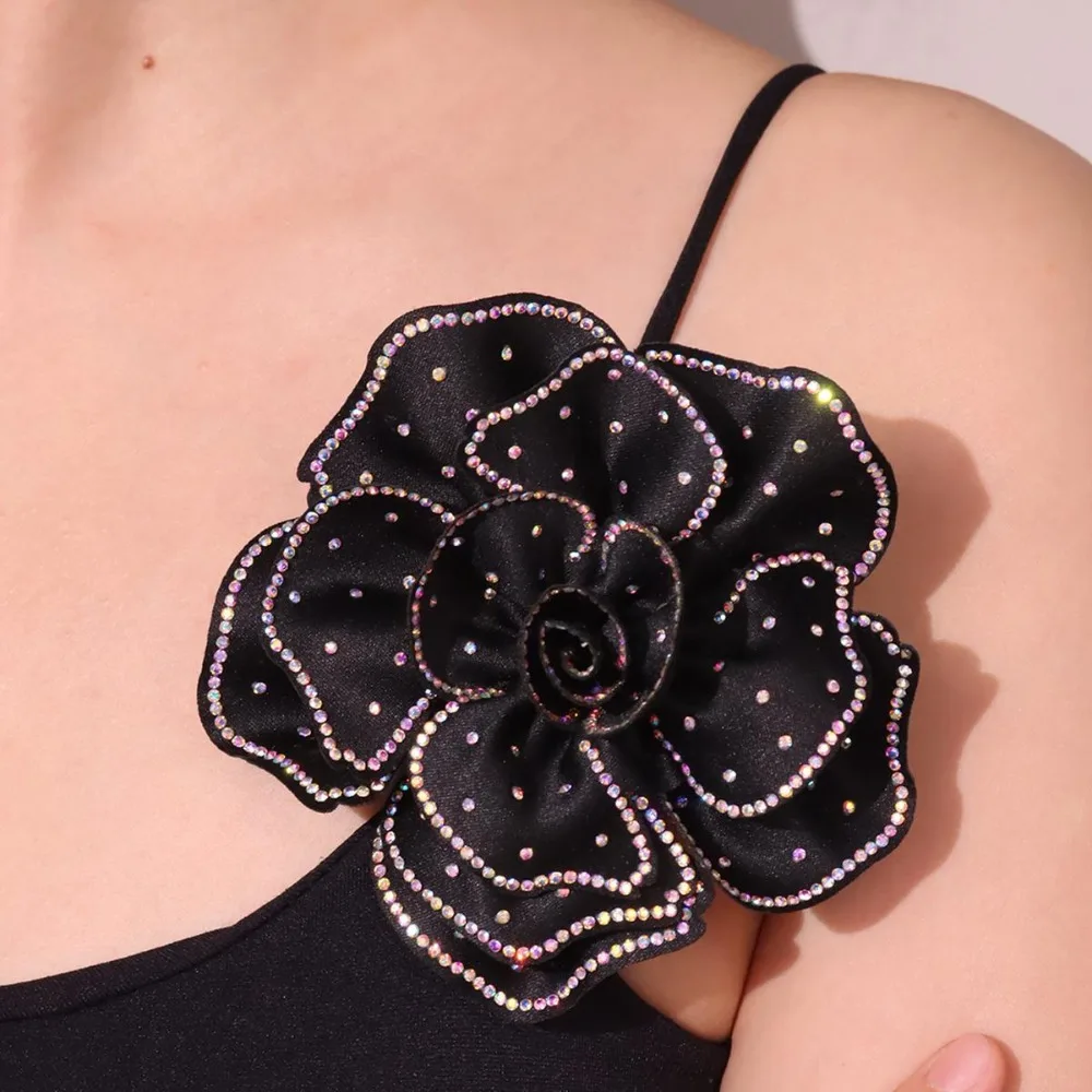 Fashionable Elegant Flower Patch Brooch Creative Clothing Decoration Flower Inlaid Diamonds Flower Clothing Accessories