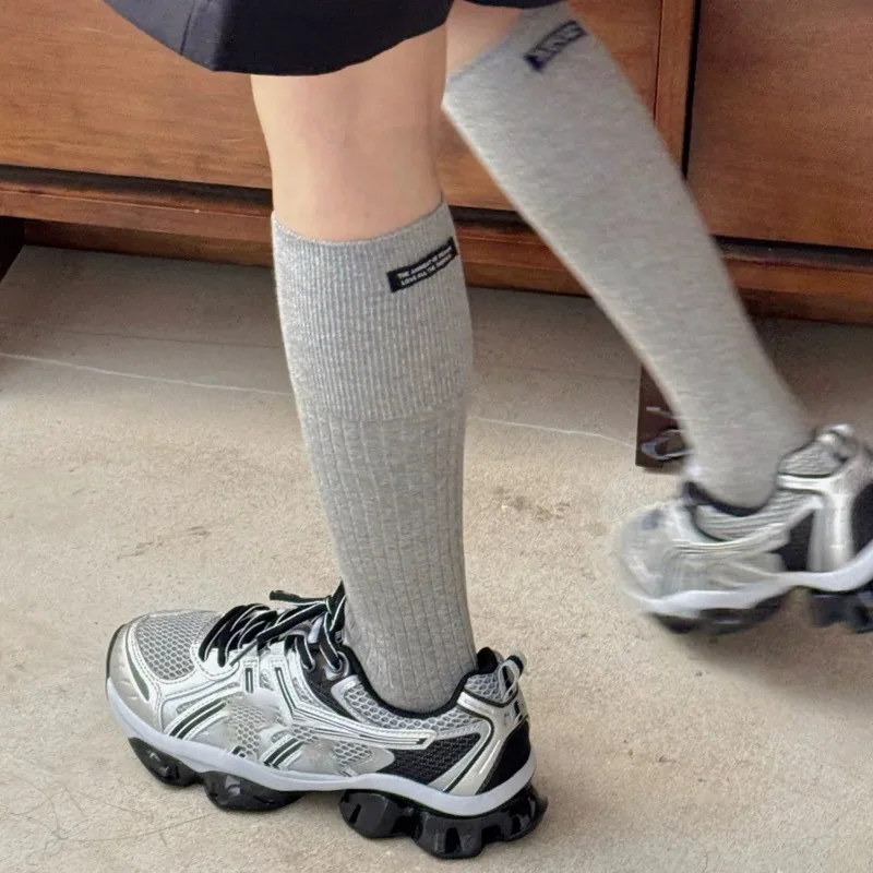 Fashion Woman Black Lable English Letters Striped Calf Socks Autumn Winter Cotton High Tube Soft Solid Color Maillard Socks