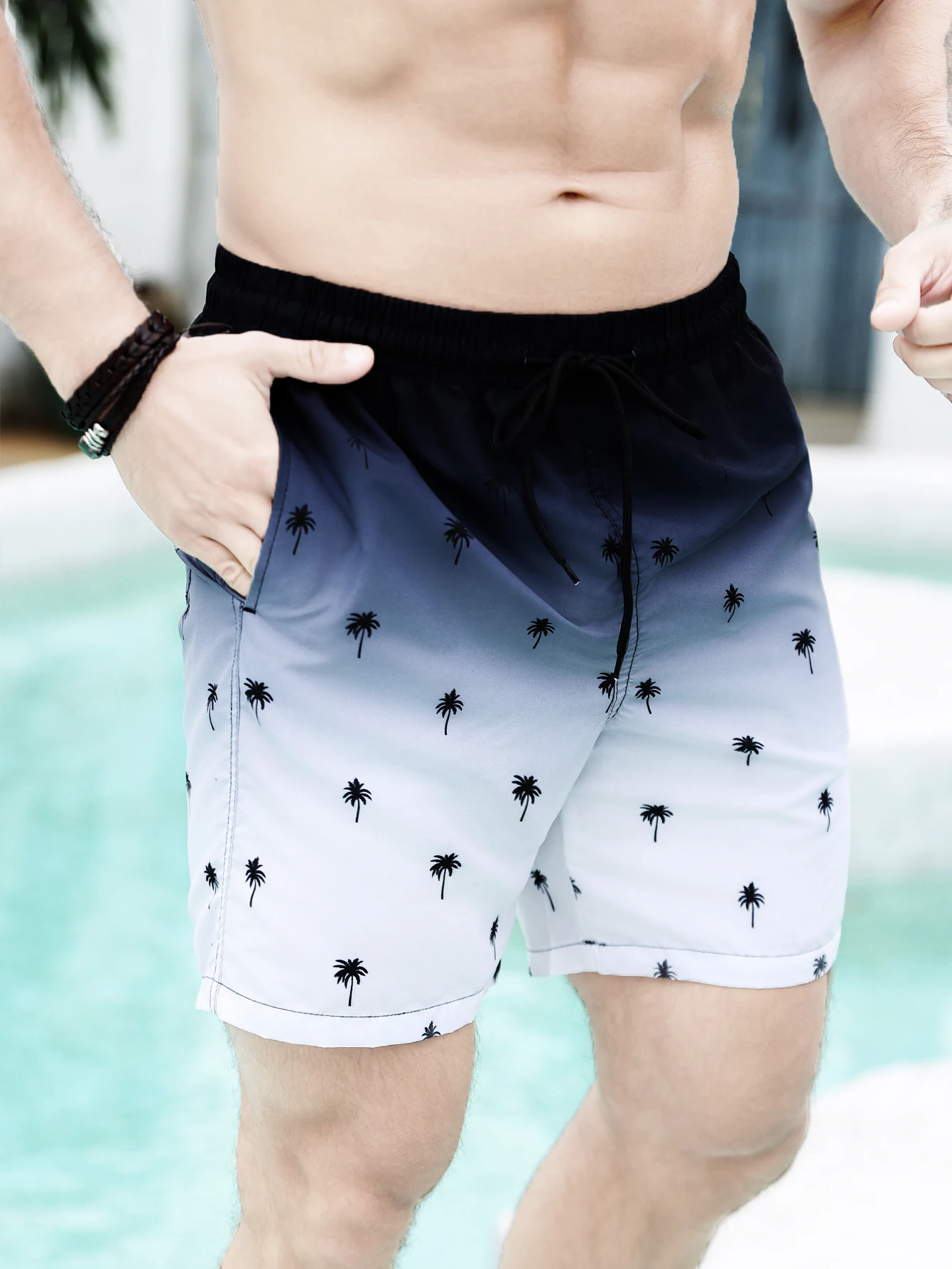 Men\'s summer black-and-white gradient printed beach shorts