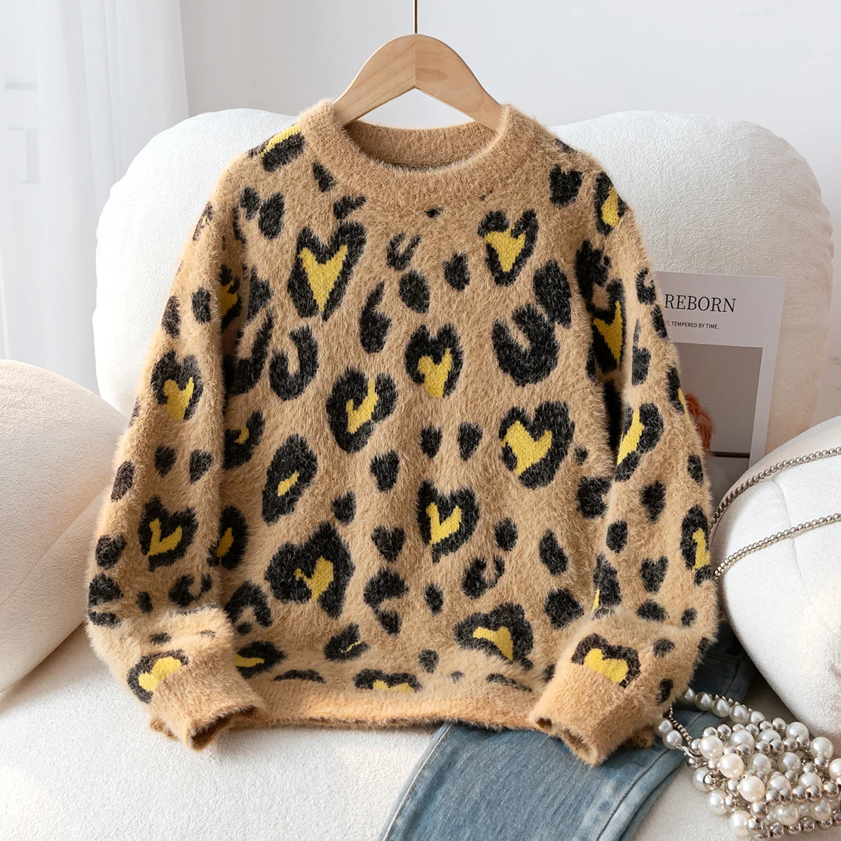 Girls' fashion leopard print pattern round neck long sleeved sweater knitted pullover suitable for casual autumn and winter