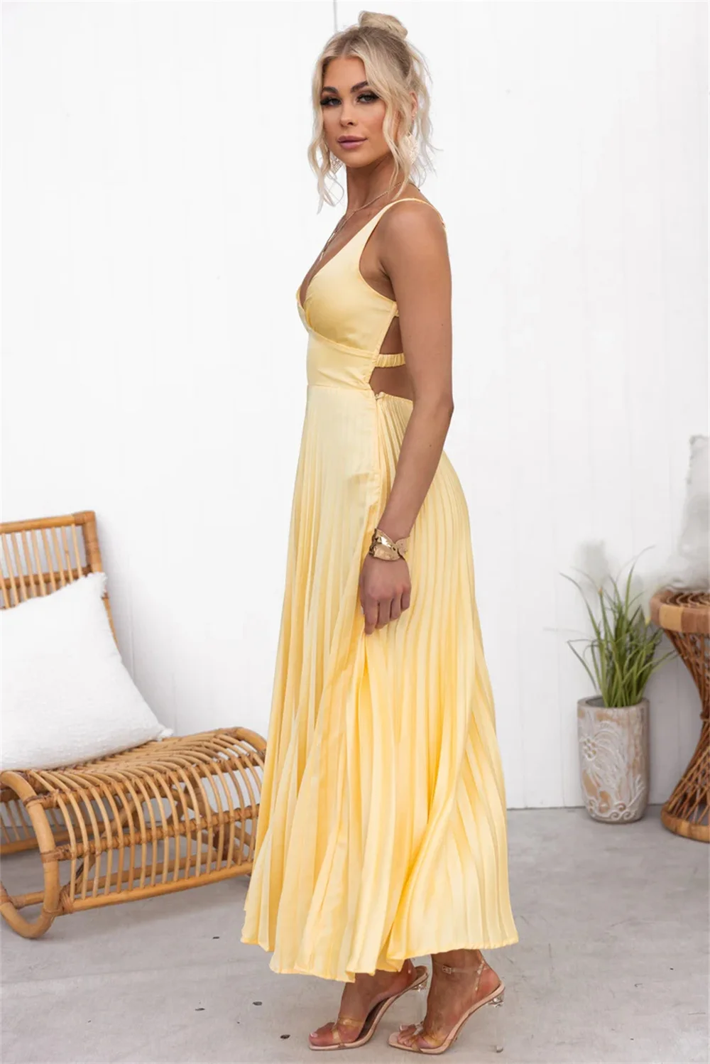 Yellow Custom Made Two Straps V-neck Cocktail Dresses Elegant Ceremony Pleated Hollow Out Backless Trapeze Maxi Dresses