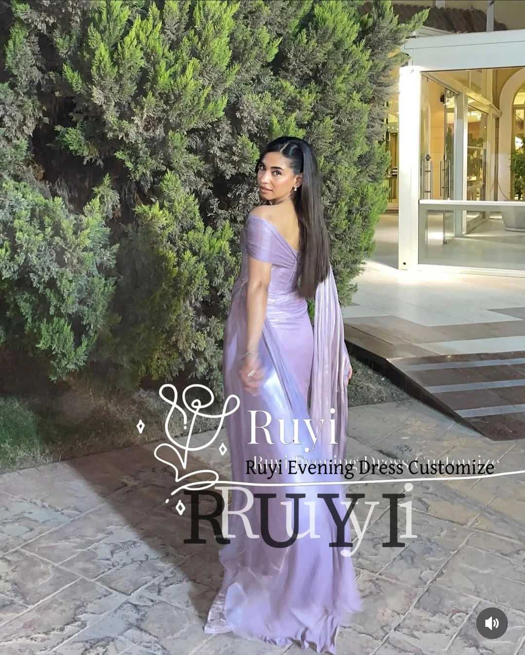 فساتين سهرة لامعة مخصصة للمناسبات الخاصة بدون أكتاف وقطار جانبي لحفلات الزفاف والحفلات الراقصة